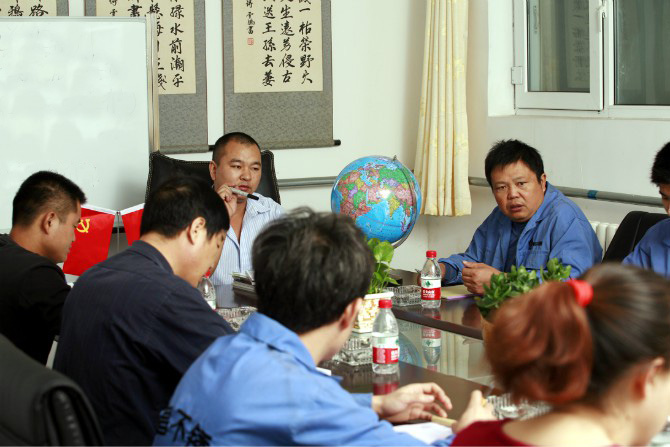 專(zhuān)業(yè)的設(shè)計(jì)團(tuán)隊(duì).jpg 專(zhuān)業(yè)的設(shè)計(jì)團(tuán)隊(duì).jpg